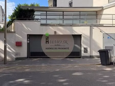 parking 23 m² lyon