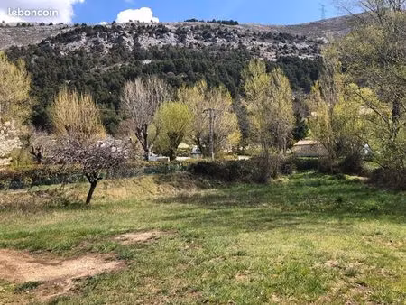 terrain 2 500 m² escragnolles