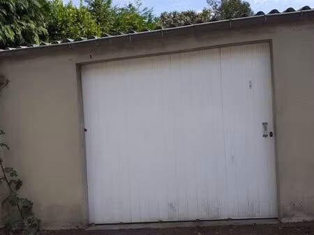 garage fermé à louer