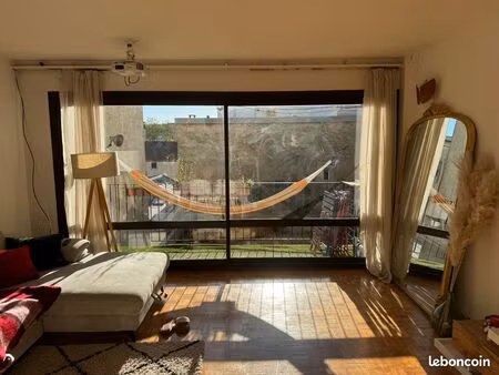 t3 traversant de 70 m² avec balcon – paris 20e – bail mobilité