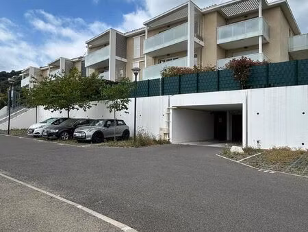 beau 2 pièces avec terrasse et stationnement