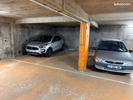 parking 10 m² paris