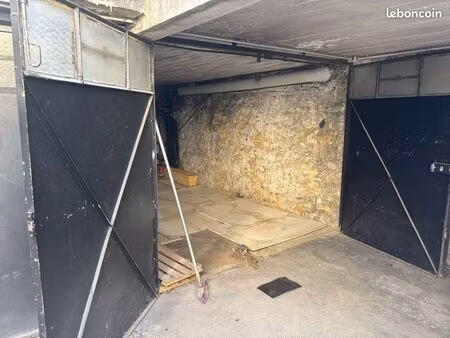 box de stationnement / stockage