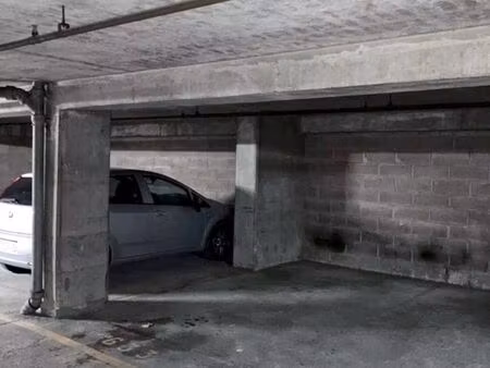 ◊ grande place de parking sécurisée – buttes-chaumont / avenue mathurin moreau
