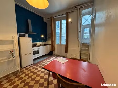 pigalle. très beau deux pièces. 36 m2. meublé
