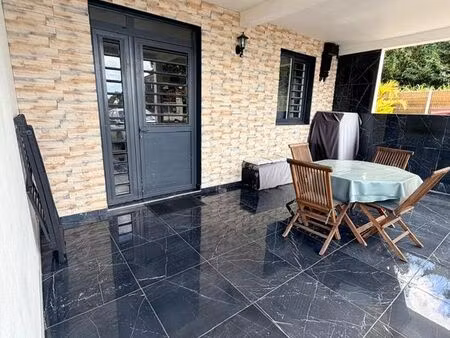 magnifique f3 entièrement meublé avec sa terrasse