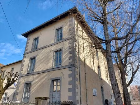 aurillac - rue des freres delmas – appartement 3 pieces de 81 50 m² à louer