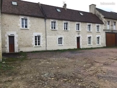longere en pierre
