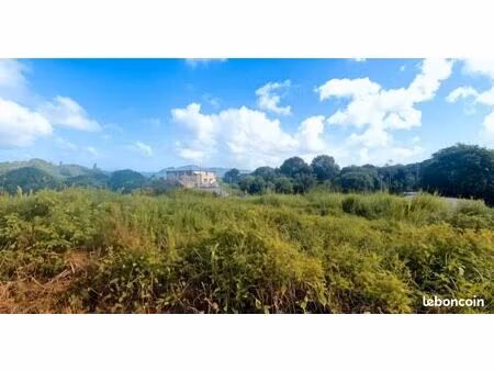 très beau terrain viabilisé de 1300 m²