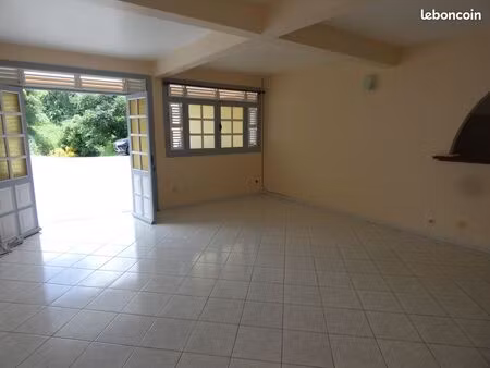 appartement t3 en bas de villa