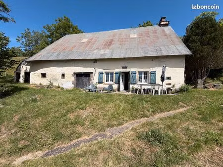 chanterelle (cantal) – jolie maison avec vue dégagée et dépendances sur 950 m² de terrain