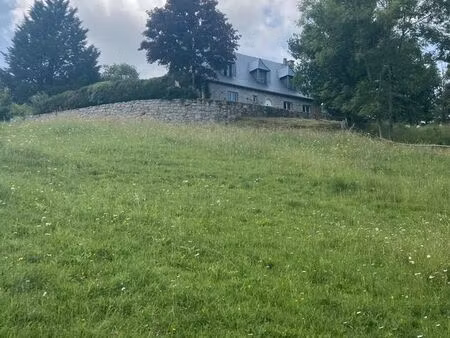 maison de caractère en pierres et ardoises de 174m2  située dans un environnement paisible