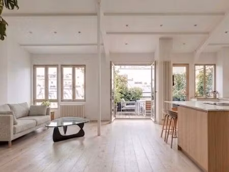5e étage – 95 m² refait à neuf – balcon – ascenseur – 18e arrondissement - square serpolet