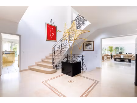 maison de luxe à vendre dans le quartier le petit lac