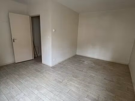 à louer studio avec parking