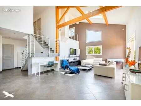 villa 5 pièces 145 m²