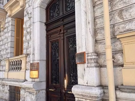 location bureau / pièce 13 m 2 libération nice