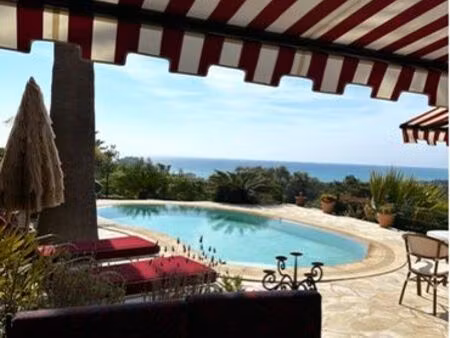villa patio hauts de vaugrenier