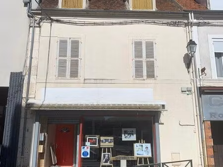 appartement et magasin commercial ￼