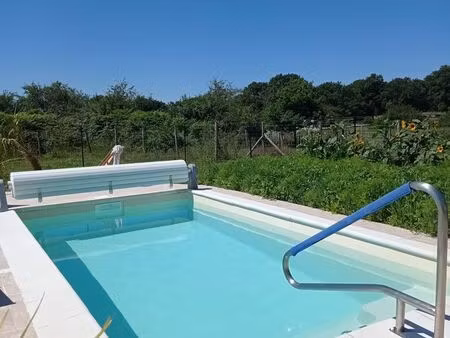 maison piscine entourée par 2 ha 3