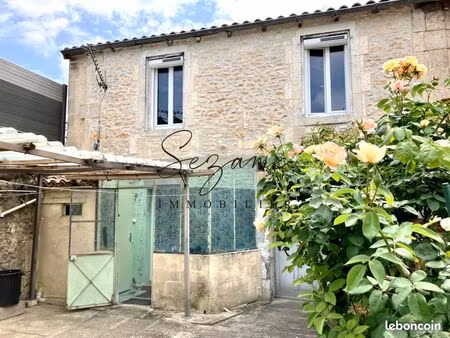 soyaux  limite angoulême  maison de ville f4 atypique avec cour et garage