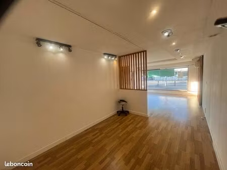 local commercial proche de cap 3000