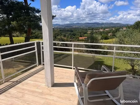 maison familiale avec vue panoramique et piscine