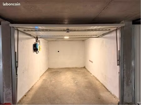 garage avec borne recharge électrique