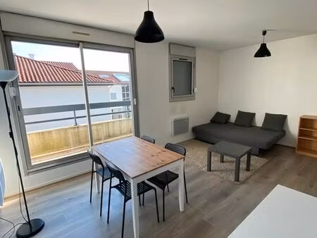 studio meublé 30 m² avec balcon – écully centre – dernier étage