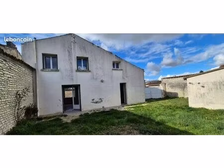 maison avec 2 garages et dépendances