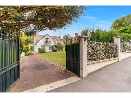 maison de luxe à vendre à marnes-la-coquette