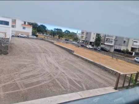 location terrain 800m2