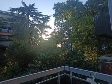 t2 rénové 30m² + balcon + parking – point du jour  lyon 5e – dispo début juillet