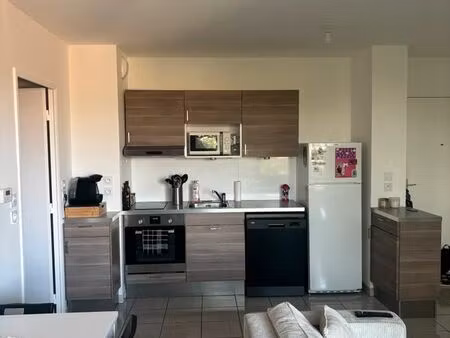 t3 vénissieux 59m2 + garage - 5 min metro - 680 hc