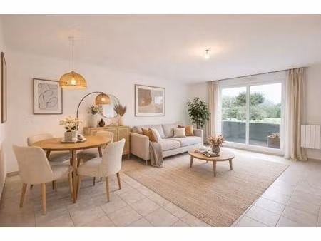 la rivière saint sauveur  rdc  3 pièces 62.8 m²  balcon 8m²  2 places de parking. piscine 