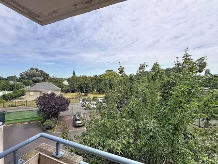 a vendre - type 2 coeur des ponts de cé - balcon et 2 parkings