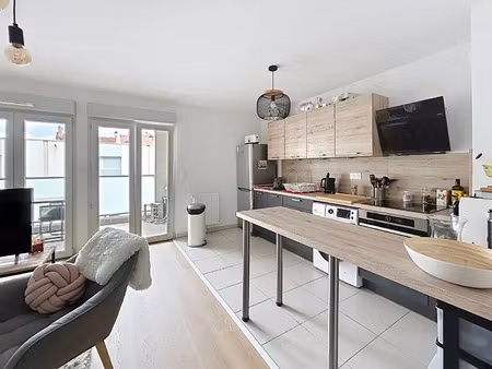 location appartement 2 pièces 43 m² à reims (51100)