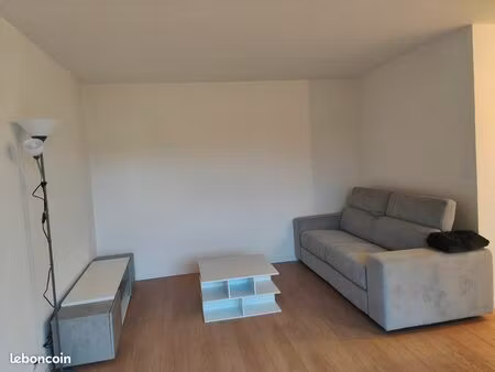 studio meublé avec terrasse