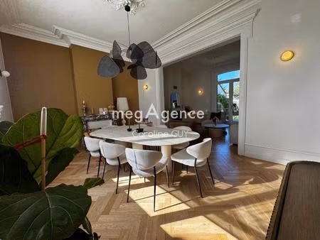 très belle maison de ville  de 166m2  5 chambres  jardin et dépendance