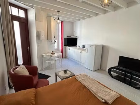 “maisonnette meublée indépendante – climatisation – wi-fi inclus”