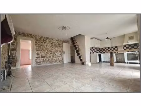 2/3 chambres  1 bureau. be lespace en pelouse avec garage.