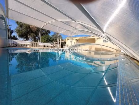 villa 142 m² avec piscine couverte