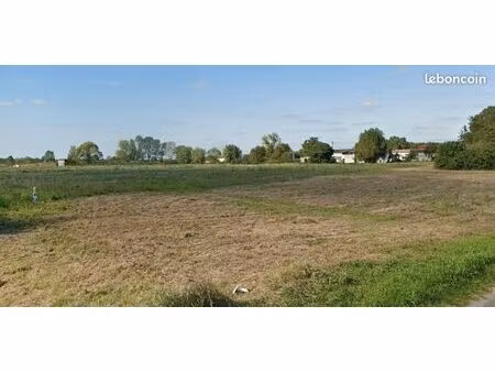 terrain 660 m² saint romain de benet