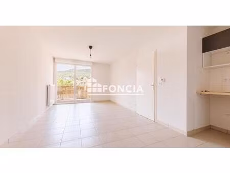 appartement t2 40 m² avec terrasse et parking privatif