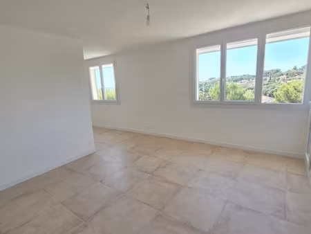 t3 70 m² entièrement rénové – les cadeneaux  les pennes-mirabeau