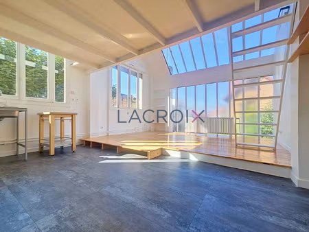 loft lumineux  au calme  à 2 pas du rer b et de la vache noi