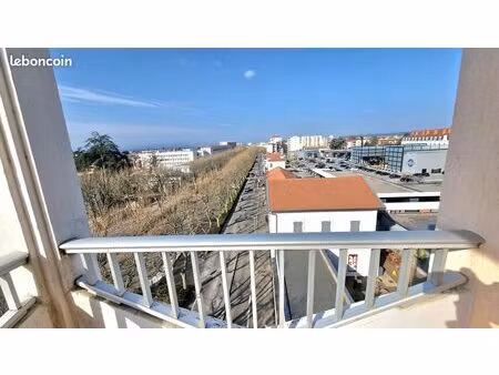 appartement rénové t3 proche des commerces en centre ville de romans