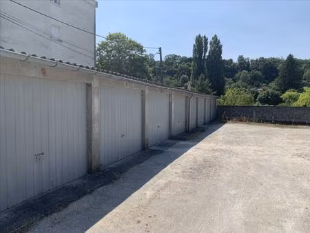 angoulement - garage ferme - a louer