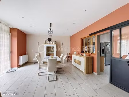 maison 8 pièces 209 m²