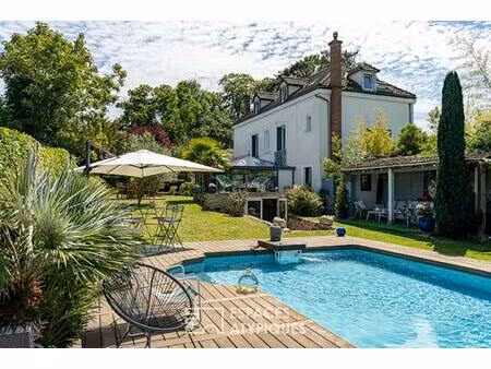 maison ancienne rénovée dans le centre d'orgeval avec piscine chauffée